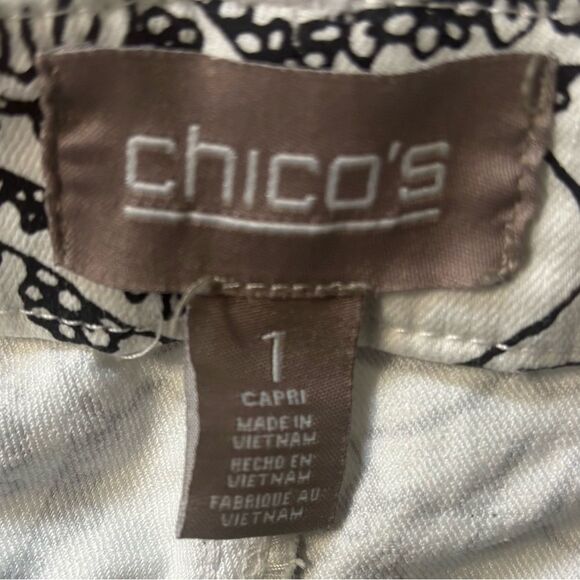 Chico's White Black Stretch Floral Paisley Patterned Capri Pants Chico's Size 1 - Picture 4 of 5